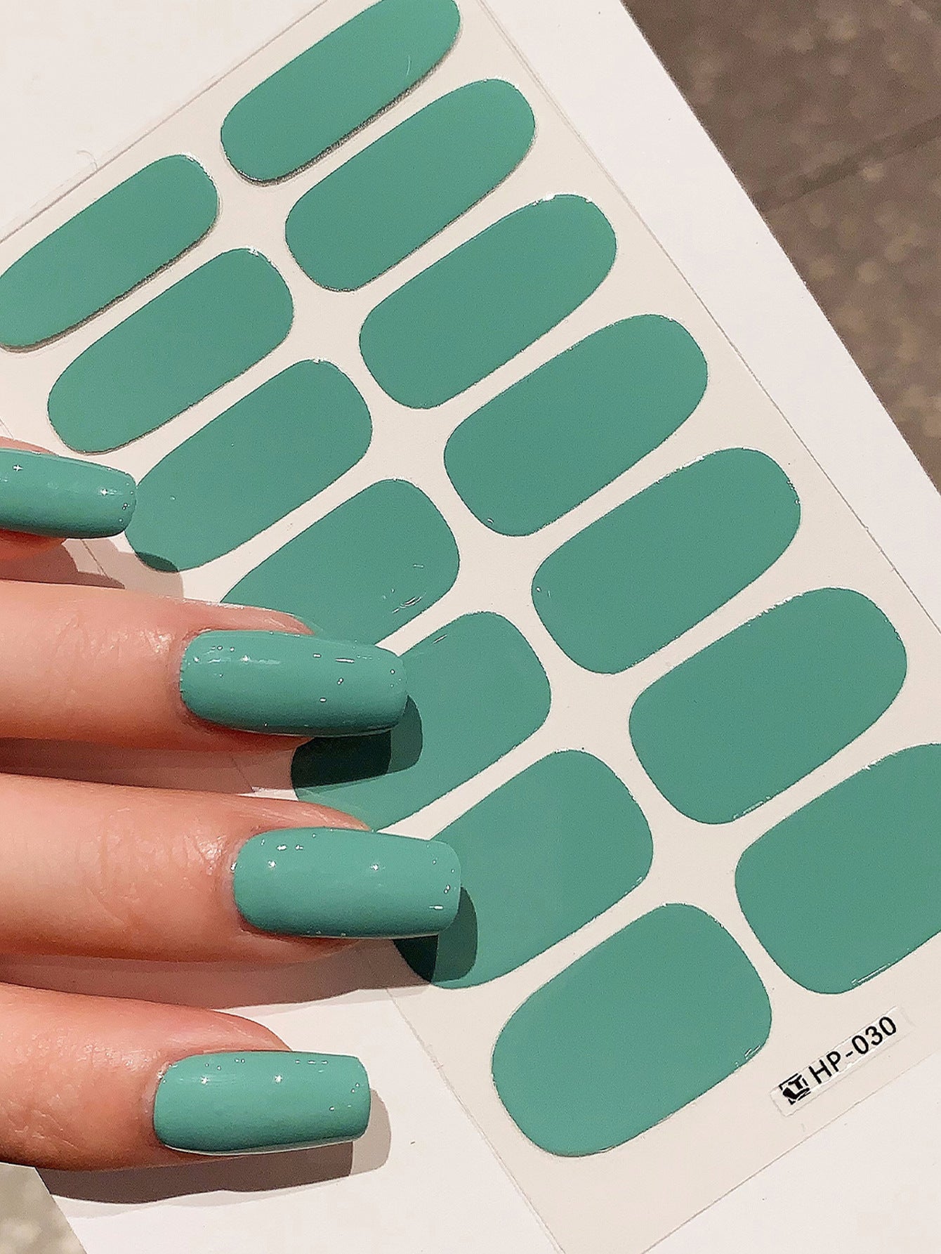 Stickers vernis à ongle proposé par Fam de Tête.com