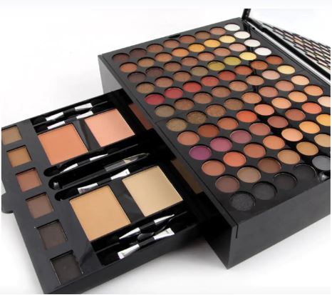 Coffret de maquillage ultime proposé par Fam de Tête.com